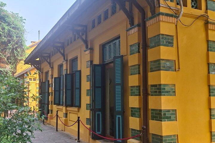 Hanoi Half-Day Tour: Ho Chi Minh Mausoleum & Temple of Literature