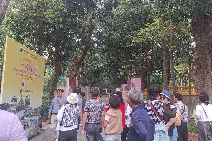 Hanoi Half-Day Tour: Ho Chi Minh Mausoleum & Temple of Literature