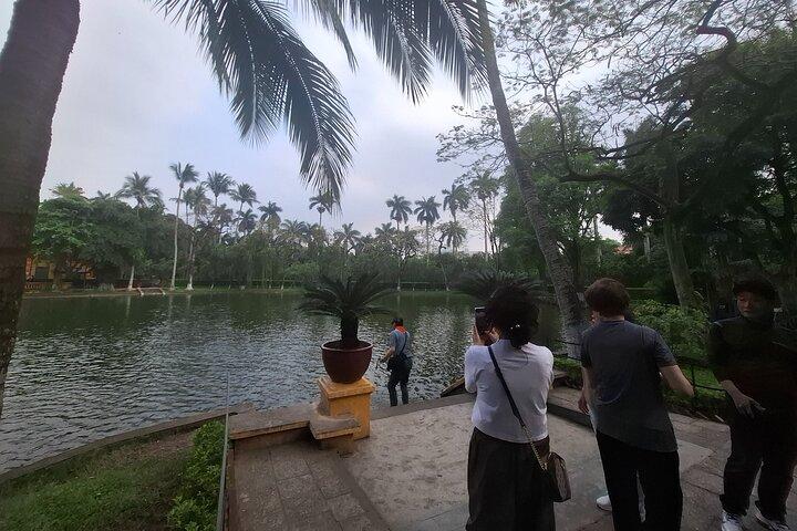 Hanoi Half-Day Tour: Ho Chi Minh Mausoleum & Temple of Literature