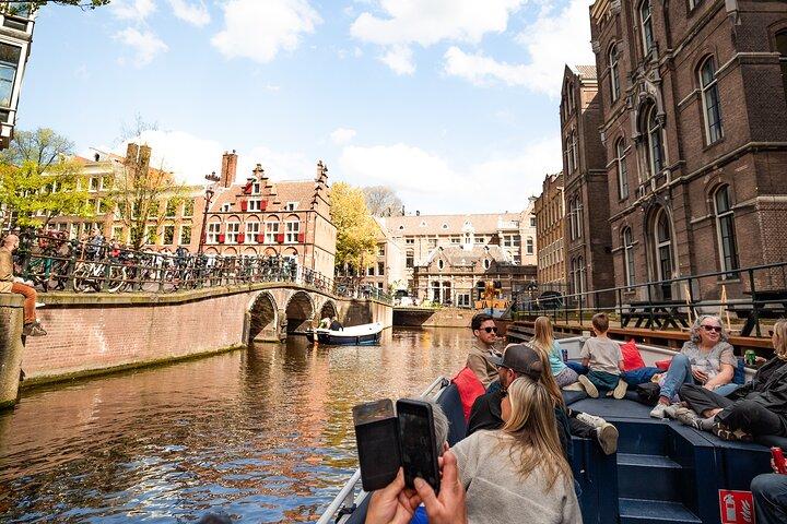 Amsterdam Open Boat Cruise in Old City Centre with Drinks Options