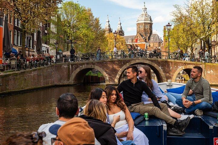 Amsterdam Open Boat Cruise in Old City Centre with Drinks Options