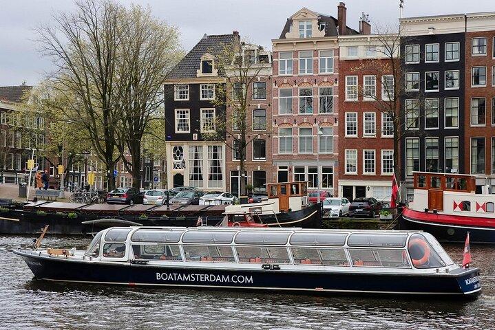 Amsterdam Classic Canal Cruise with Live Guide