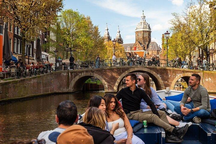 Amsterdam Open Boat Cruise in Old City Center with Live Guide