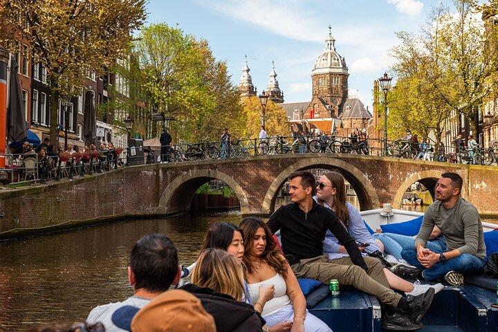 Amsterdam Canal Cruise with Live Guide and Two Drinks