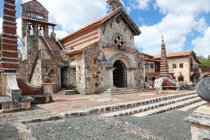 Guided Tour of Maravillas Caves Altos de Chavon and Cigar Factory