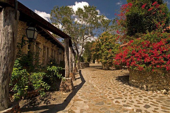 Guided Tour of Maravillas Caves Altos de Chavon and Cigar Factory