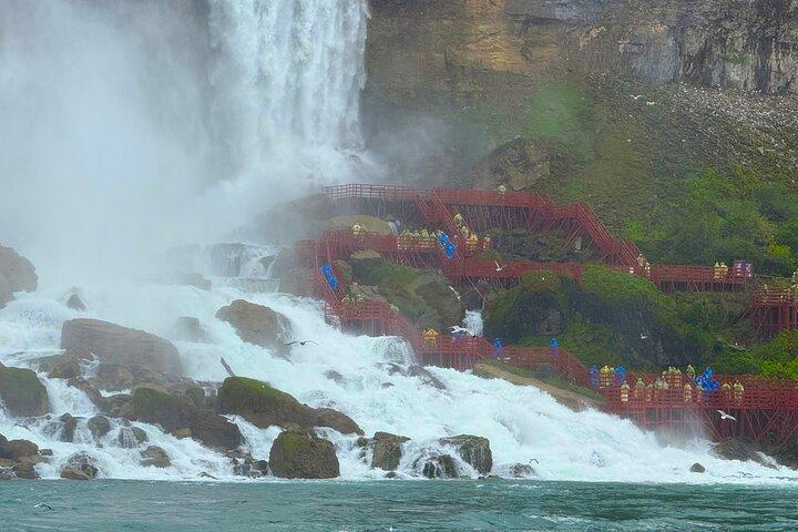 Maid of the Mist Boat and Cave of the Winds with Hotel pickup USA