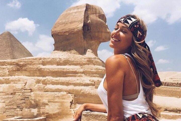 VIP Half Day Tour Giza Pyramids with Lunch at 9 Pyramids Lounge