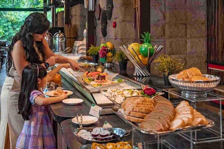 Breakfast In the Wild at Singapore Zoo