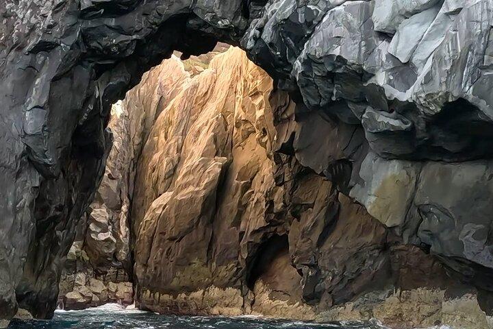 San Miguel : Boat Tour - Volcanic Wonders, Caves & History