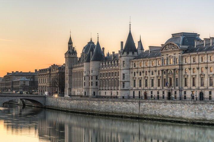 Paris Walking Tour , Historical Sites .