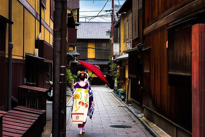 Kyoto: Gion and Geisha District Walking Tour