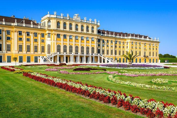 Schönbrunn Palace Guided Tour with Skip the Line Access