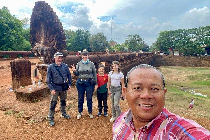 Taxi Siem Reap to Phnom Penh-English Speaking Driver