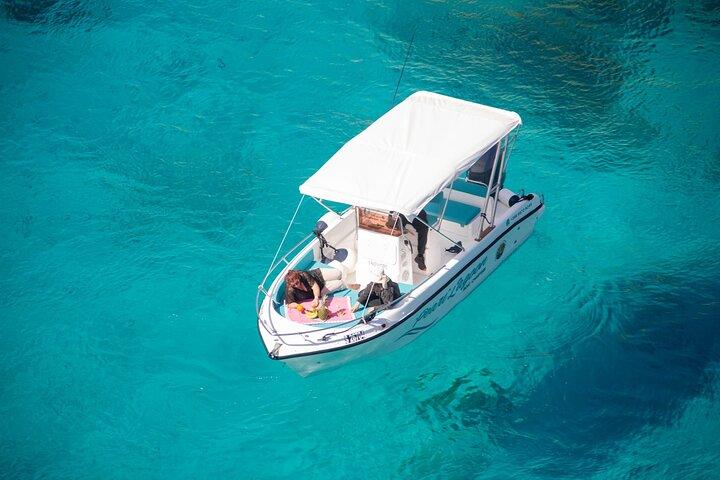 Private Boat Tour Experience with Snorkeling Blue Lagoon and Comino