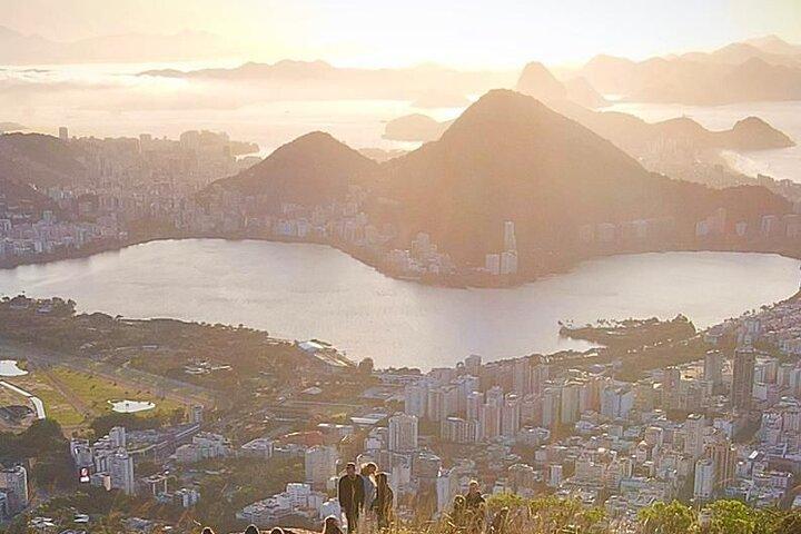 Sunrise Hike to Morro Dois Irmãos with Local Guide