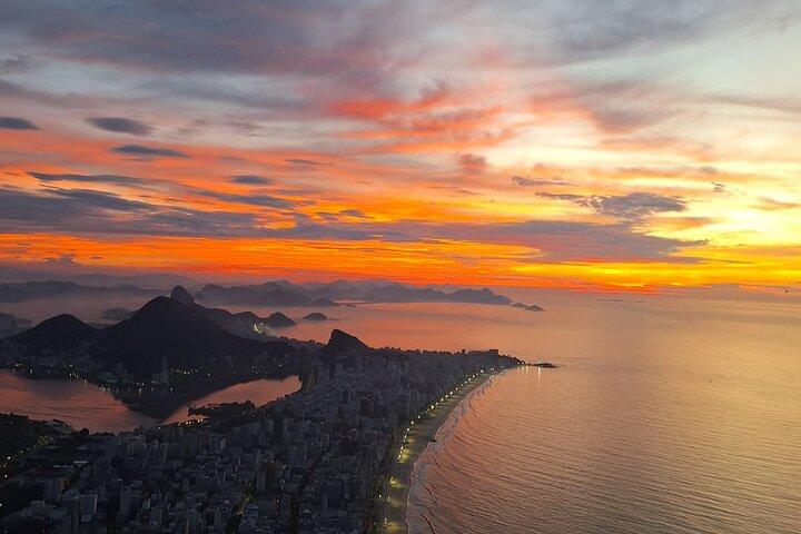 Sunrise Hike to Morro Dois Irmãos with Local Guide