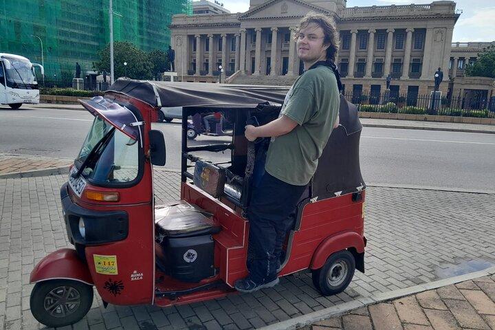 Colombo private city tour by tuk tuk morning and evening