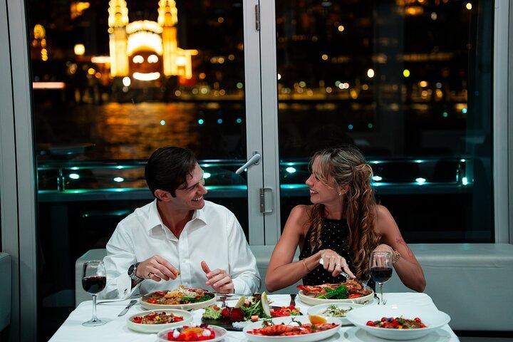 Sydney Harbour: Glass Boat Dinner Cruise with Wine Pairing