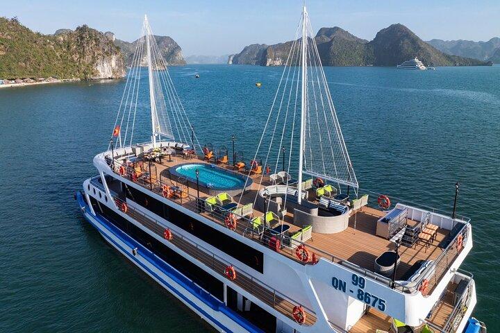 Hanoi to Ha Long Bay Luxury Cruise – Full-Day All Inclusive Tour