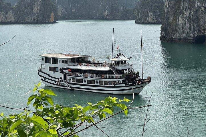 2 Days 1 night Renea Boutique Cruise in Bai Tu Long Bay