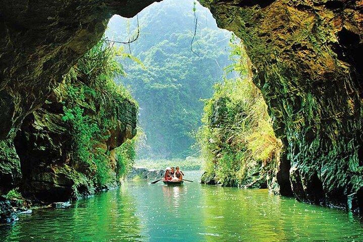 Ninh Binh one day - Hoa Lu, Trang An, Mua Cave (Limousine car)