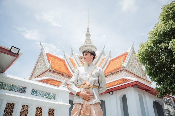 Private Photoshoot at Wat Arun with Professional Photographer