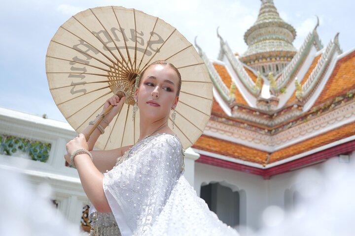 Private Photoshoot at Wat Arun with Professional Photographer