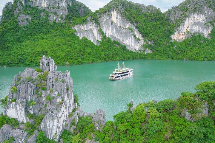 Hanoi: Ha Long Bay Day Cruise with Buffet, Kayak& Sunset Party