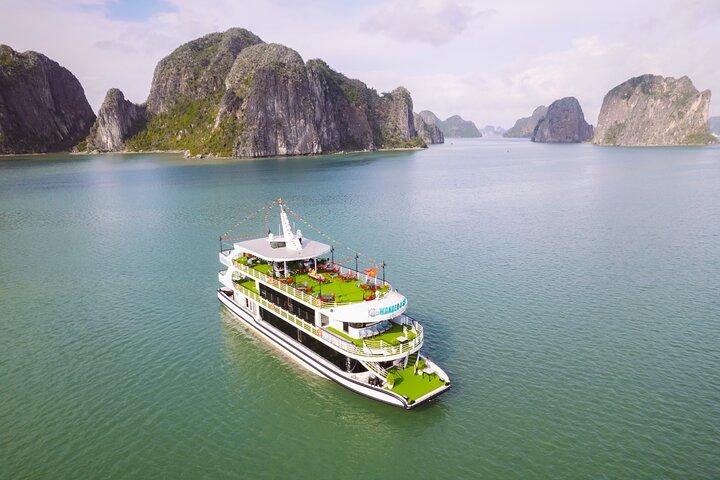 Hanoi: Ha Long Bay Day Cruise with Buffet, Kayak& Sunset Party