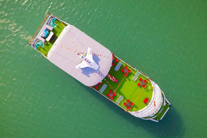 Hanoi: Ha Long Bay Day Cruise with Buffet, Kayak& Sunset Party