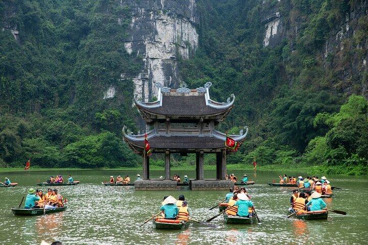 From Hanoi: Explore Hoa Lu, Trang An Grottoes & Mua Caves