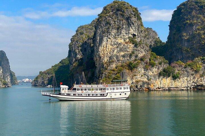 Hanoi: 2-Day Renea Cruises Discover the Beauty of Bai Tu Long