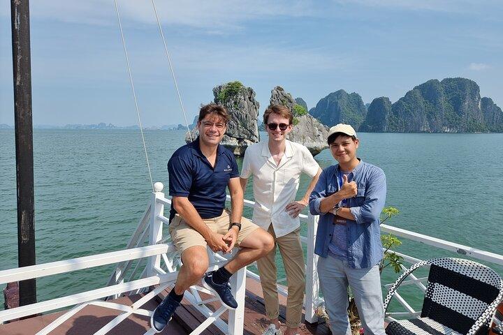 Dragonfly Cruise Visit Thien Cung Cave from Hanoi Expressway