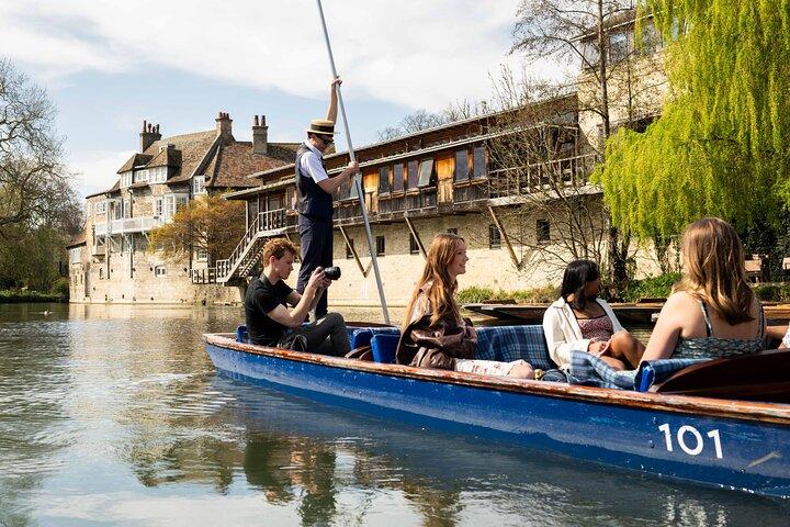 Private | Cambridge University Colleges Guided Punting Tour