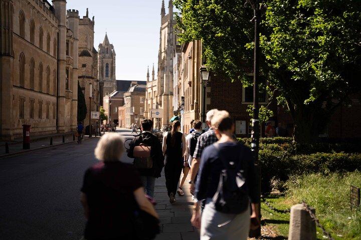 Cambridge Tour by Alumni™ & Punting + Optional King's College