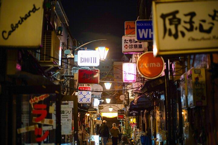 Shinjuku Local Bar Hopping with Dinner and Local Guide
