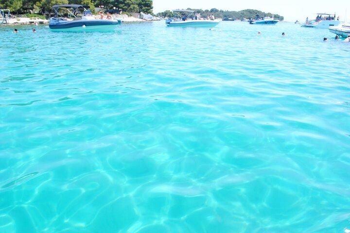Split/Kaštela/Trogir: Blue Lagoon 3 Islands Tour with drinks