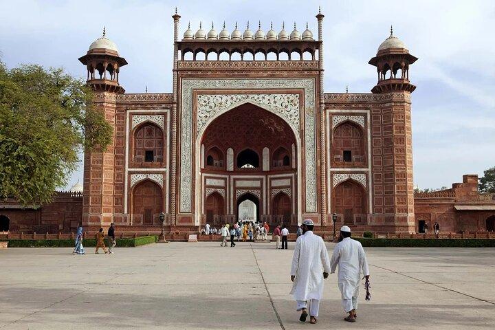 Agra Taj Mahal and Agra Fort Skip The Line Tour