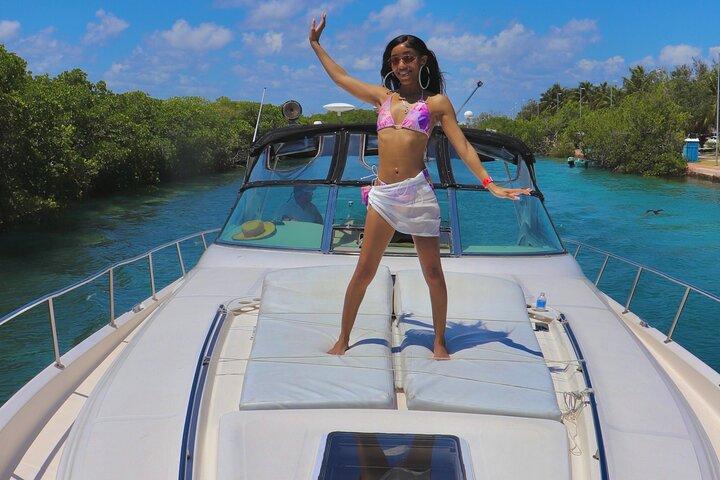 Cruise in Style on our 48 Foot Yacht in Cancun for 15 People