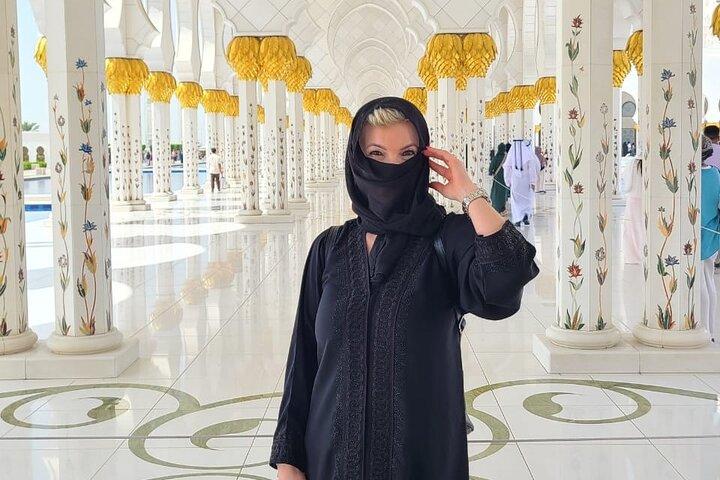 Private Guided Abu Dhabi Day Trip with Complimentary Photography