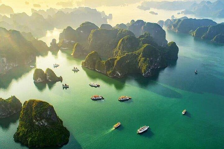 Ha Long Bay and Lan Ha Bay Cruise Experience