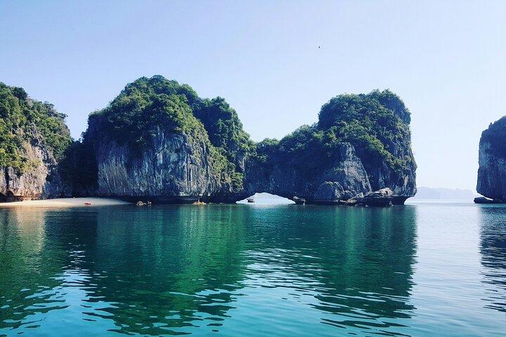 Ha Long Bay and Lan Ha Bay Cruise Experience