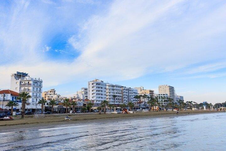 Larnaca Airport Pickup with 1-Hour Coastal Sightseeing Ride