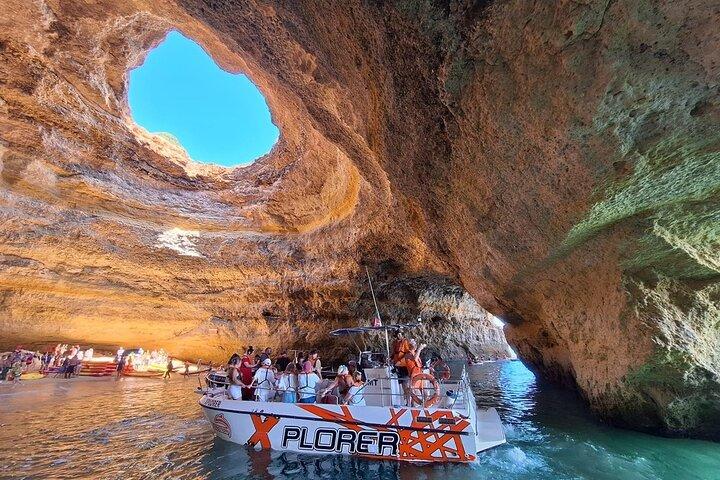 Albufeira: Dolphin Watching and Caves Cruise