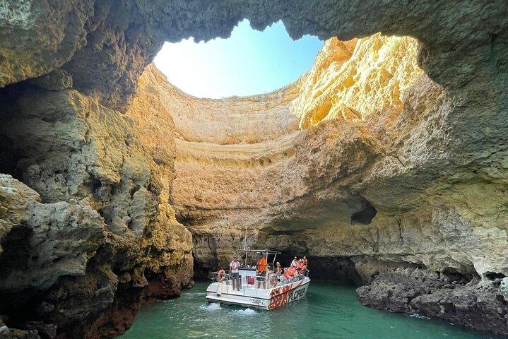 Albufeira: Dolphin Watching and Caves Cruise