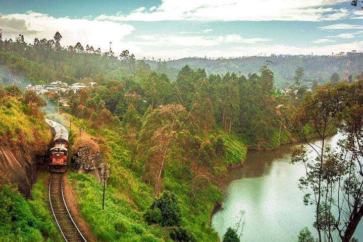 From Kandy: Second/Third Class Scenic Train Ticket to Ella