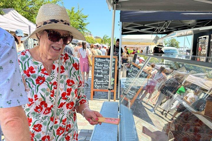 Private Bordeaux Food Tour: Sunday Market Visit & Gourmet Cruise