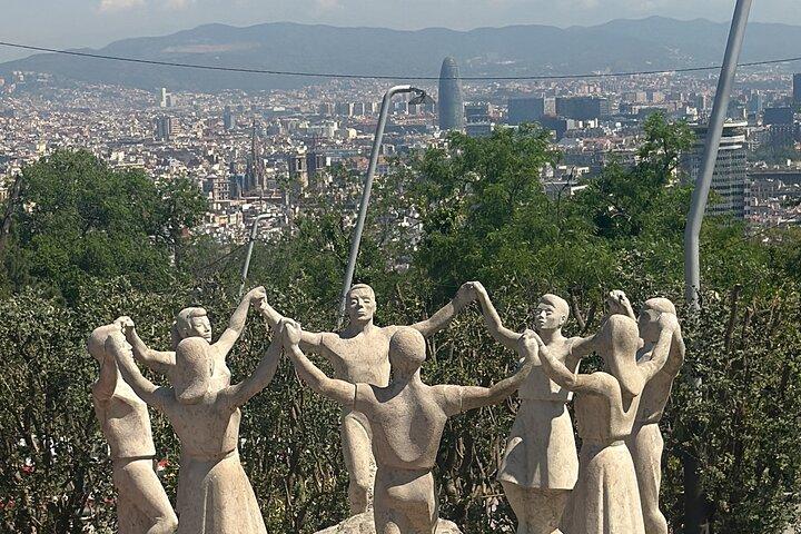 Barcelona: Magic Montjuïc Tour, Wine Tasting & Best photo spots!