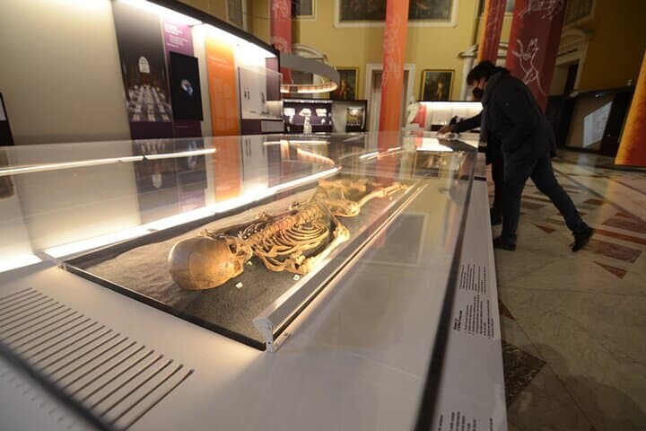 Private Archaeological Museum & Naples Highlights Shore Excursion